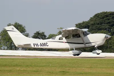Cessna T206H Stationair exterior